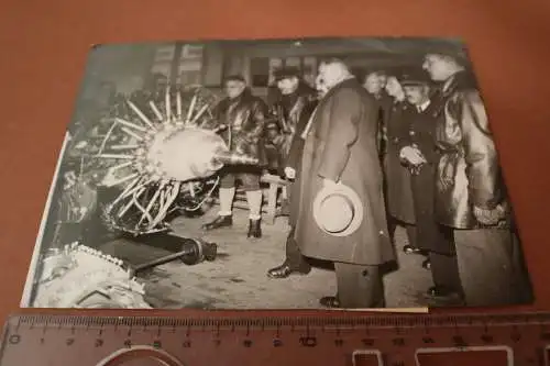 tolles altes Pressefoto - französischer Minister in Luftfahrtschule ? Mai 1945