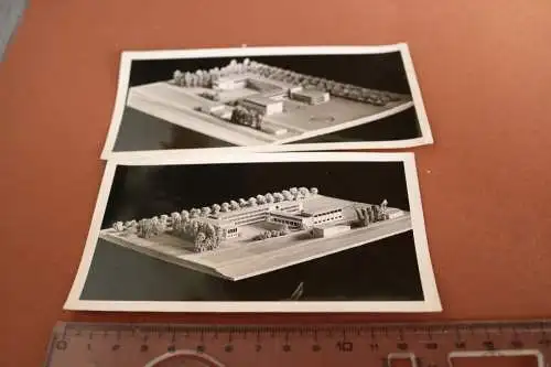 zwei tolle alte Fotos -  Modell eines Gebäudes - Schule ??  Wrede 