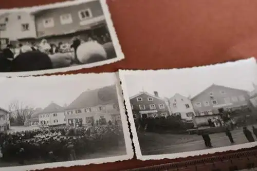 fünf tolle alte Fotos  Festumzug - Ort ??? Bäckerei Strater, Geschäft Max Klein