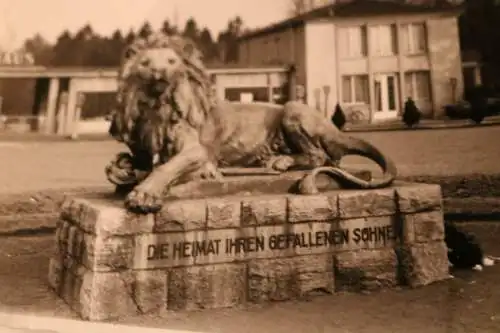 zwei alte Fotos - Löwendenkmal - Bad Lippspringe - Ehrenmal für die Soldaten