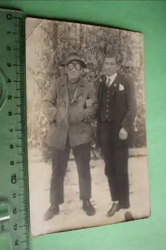 interessantes altes Foto - zwei Männer - einer mit Schutzbrille ? 1924