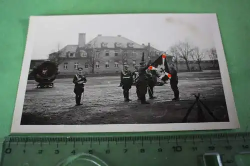 Tolles altes Foto -  Vereidigung Soldaten - Flak-Abteilung ?  Ort ???