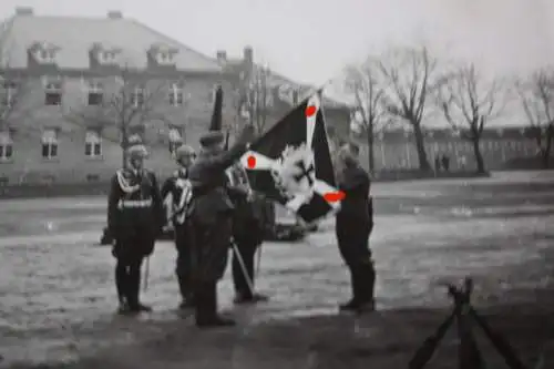 tolles altes Foto -  Vereidigung Soldaten - Flak-Abteilung ?  Ort ???