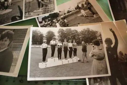 22 tolle alte Fotos - hübsche junge Sportlerin - 50-60er Jahre Logo