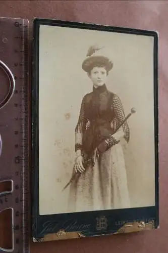 Tolles altes Kabinettfoto -hübsche Frau mit Regenschirm , Flanierschirm Leipzig