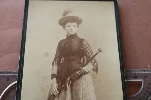 tolles altes Kabinettfoto -hübsche Frau mit Regenschirm , Flanierschirm Leipzig