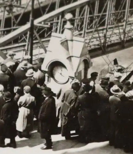 tolles altes Foto - Marine Hafen - viele Schiffe - Hafenuhr  Ort ??? 30er Jahre 