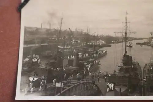 tolles altes Foto - Marine Hafen - viele Schiffe - Ort ??? 30er Jahre 