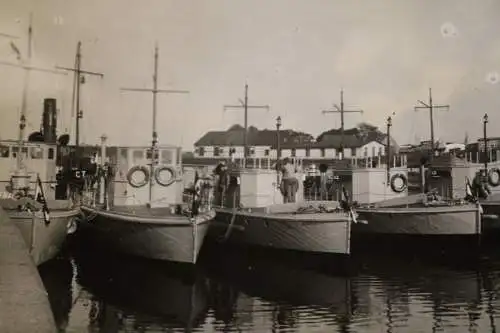 zwei tolle alte Fotos - Schnellboote der F Klasse im Schillsee ??