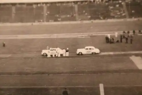 fünf alte Fotos - Stunt-Show mit Oldtimer Rolls Royce ?? 70er Jahre ?