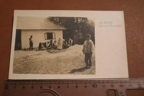 Altes Foto - Dr. Kuhn -. beim Hausbau - Russland ??