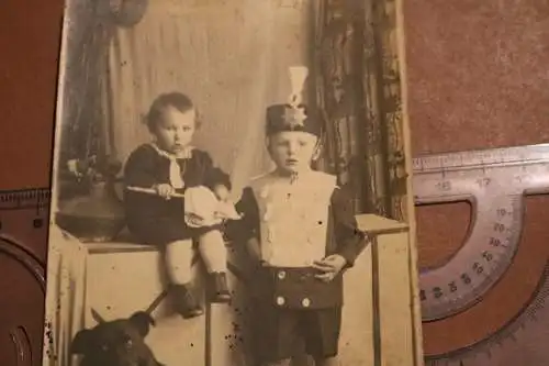 tolles altes Foto - zwei Kinder , ein Junge in Uniform - 1910-20 ???