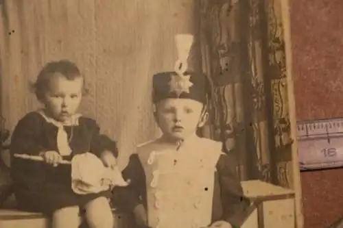 tolles altes Foto - zwei Kinder , ein Junge in Uniform - 1910-20 ???