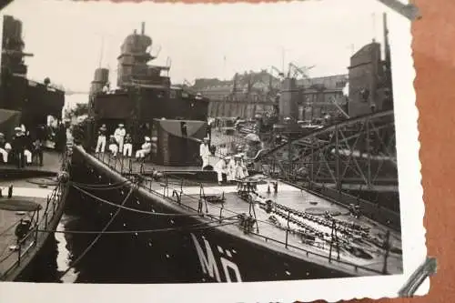 tolles altes Foto - Torpedoboot Möwe im Hafen, Matrosen 
