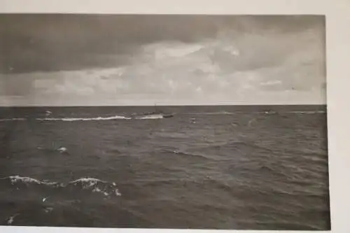 altes Foto Schnellboot in voller Fahrt