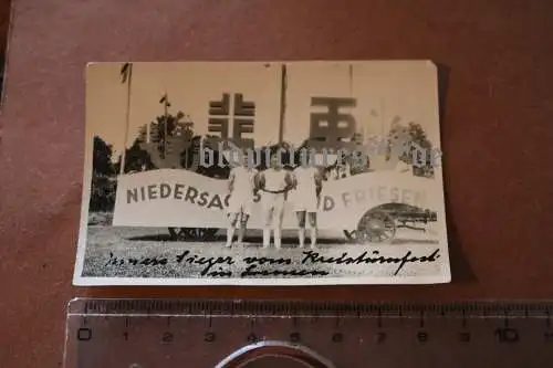 tolles altes Foto -   drei Sportler - Sieger beim ??  Niedersachsen und Friesen 