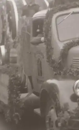 altes Negativ - Festumzug - 50er Jahre Mercedes LKW - Heilige Drei Könige 