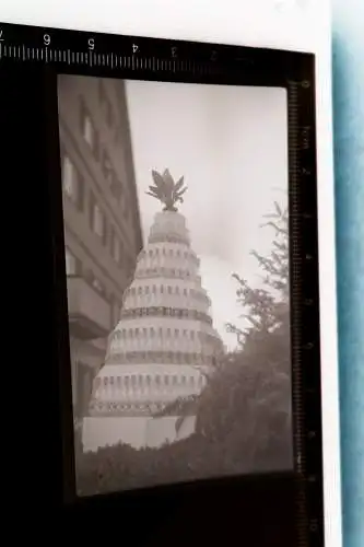 altes Negativ - Pyramide aus Flaschen - Sektflaschen ??? 30-40er Jahre 