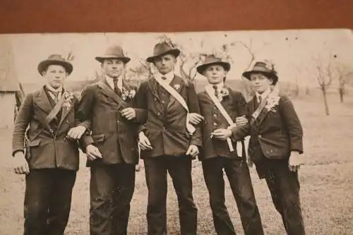 zwei tolle alte Gruppenfotos - Jungs, Knaben mit Schärpe ? Bayern ?? 1910-20