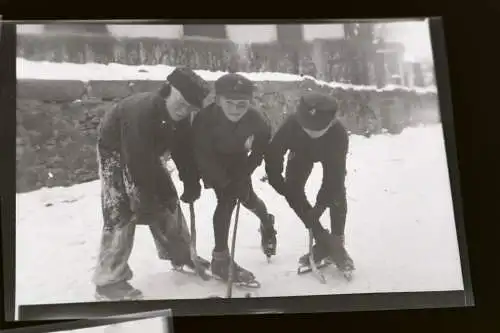 drei  alte Negative - Jungs Pimpfe - Jugend ? im Schnee 30-40er Jahre