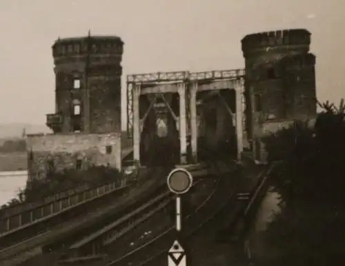 ein altes Foto - Eisenbahnbrücke - Südbrücke Mainz 50er Jahre ?