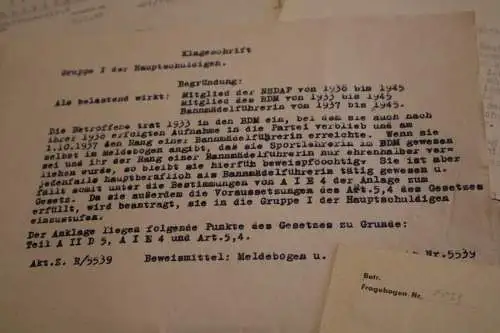 Anklageschrift und Erklärungen gegen eine Frau aus Nördlingen wegen Nazi - 1948