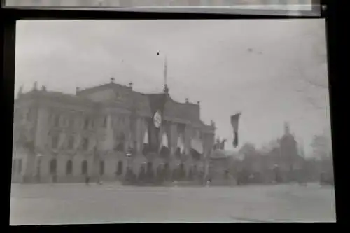 zwei alte Negative - Rathaus Altona - 30-40er Jahre