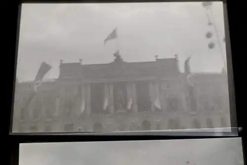 zwei alte Negative - Rathaus Altona - 30-40er Jahre