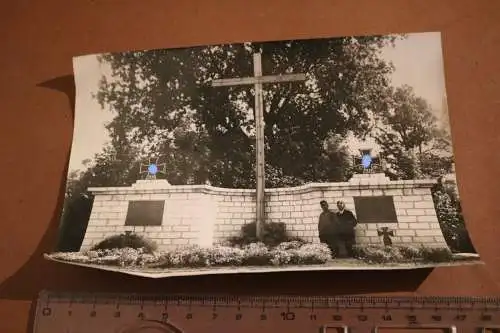 Altes Foto - Soldatengräber - Denkmal - Ort ???