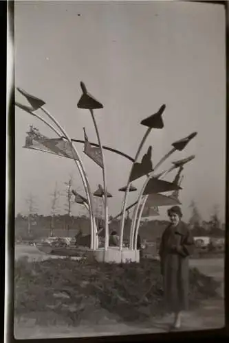 tolles altes Negativ Flughafen in Frankfurt am Main Skulptur Flugstunden