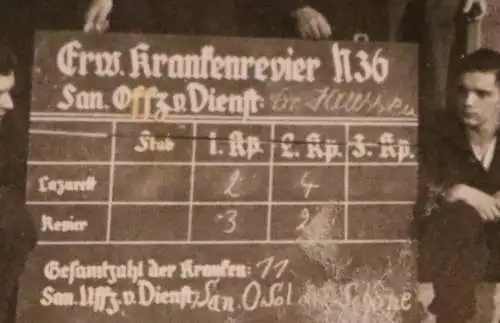  altes Foto - Gruppe Soldaten - Erw. Krankenrevier Nr. 36