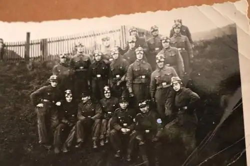tolles altes Foto - Gruppe junger Soldaten mit Sturzhelm - Bad Gandersheim 