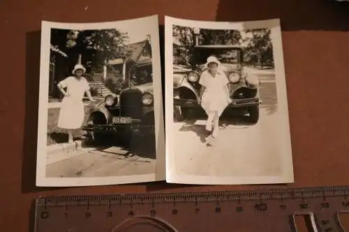 zwei tolle alte Fotos - hübsche Frau mit Oldtimer - Chicago 1926