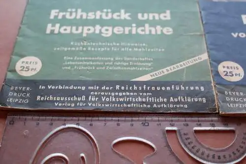 Zwei alte Hefte praktische Hausfrau - Frühstück , Hauptgerichte u. Einmachen Obs