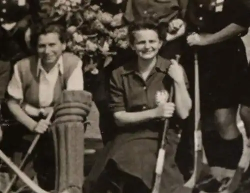 tolles altes Mannschafts-Foto - Damen Feldhockey ? 50-60er Jahre