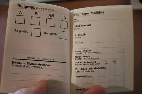 toller alter unbenutzter Gesundheits-Pass  50-70er Jahre ??