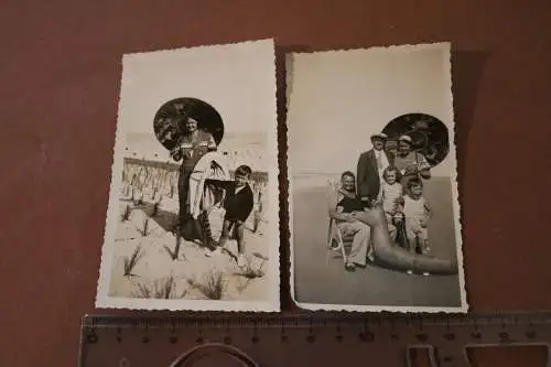 Zwei tolle alte Fotos - Familie am Strand - China Schirm - USA ?? 20-30er Jahre?