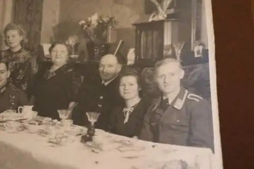 tolles altes Gruppenfoto Hochzeitsgesellschaft - Ehemann Soldat