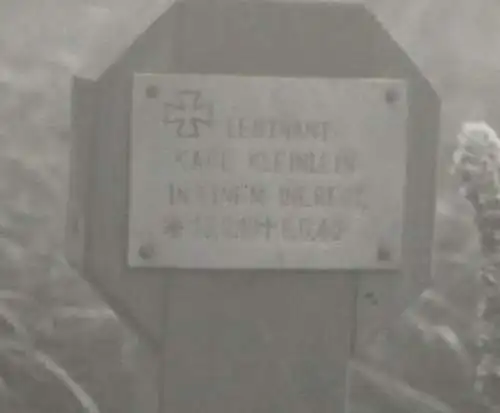 zwei alte Negative - Soldatengräber  Raum Foucaucourt  1940 