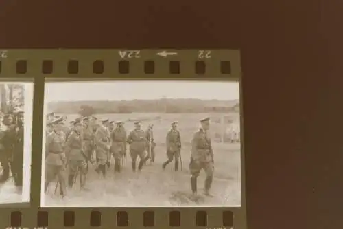drei alte Negativbilder  abfotografierte Fotos - Soldaten Übung ?? 