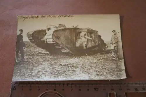 altes Foto - erbeuteter englischer Tank, Panzer - bei Arras