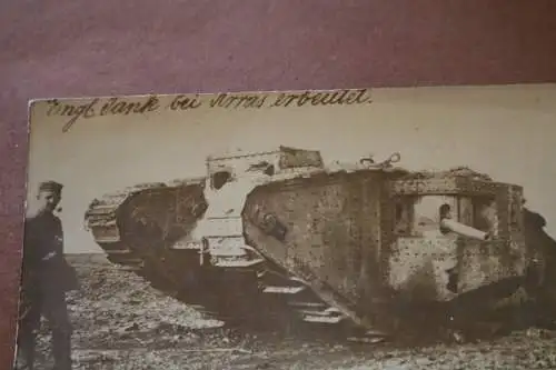 altes Foto - erbeuteter englischer Tank, Panzer - bei Arras