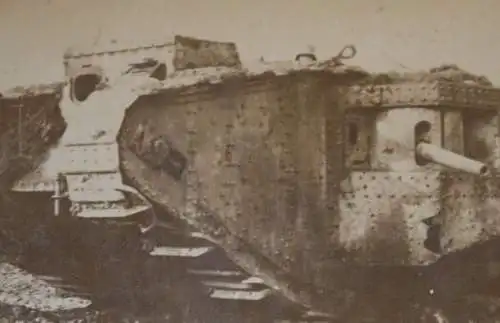 altes Foto - erbeuteter englischer Tank, Panzer - bei Arras