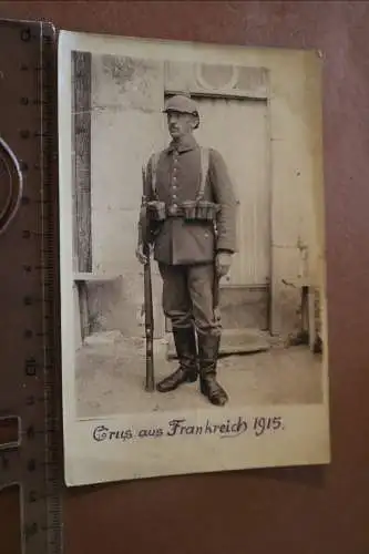 tolles altes Foto Portrait eines Soldaten mit Pickelhaube - Gruss aus Frankreich