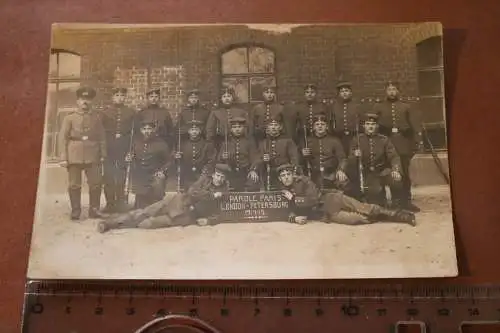 tolles altes Gruppenfoto - Soldaten - Parole - Paris, London, Petersburg 1914-15