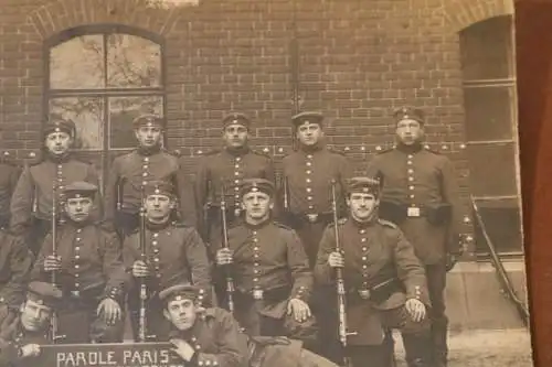 tolles altes Gruppenfoto - Soldaten - Parole - Paris, London, Petersburg 1914-15