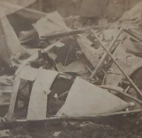 altes Foto - abgestürzter englischer Flieger, Pilot  bei Douai 1917