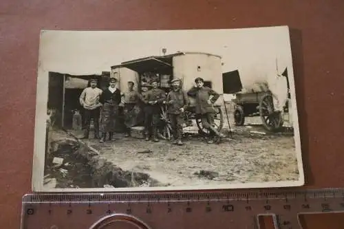 tolles altes Foto - Soldaten mit Funkanlage ??? im Anhänger ? Elektrik