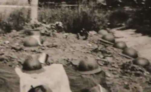 altes Foto - Soldatengräber französischer und belgischer Soldaten 24.05.1940