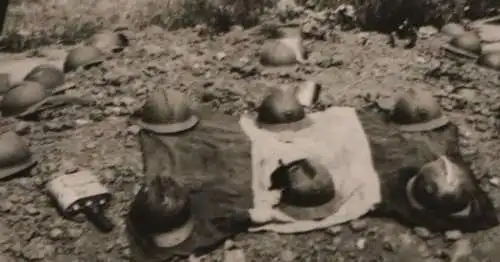 altes Foto - Soldatengräber französischer und belgischer Soldaten 24.05.1940